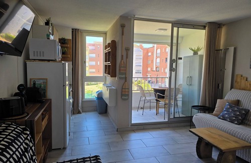 Cap d'Agde Apartment | Beachside Retreat: 10/10 Rating with Balcony & WIFI