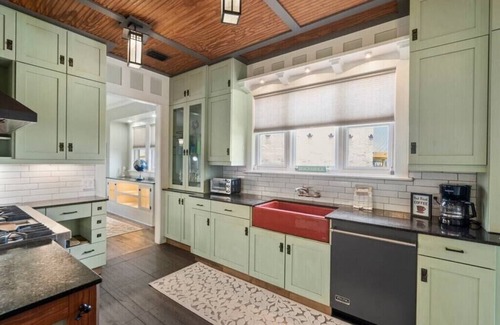 Upper Grand Lagoon House | Beachfront Bliss: Save 10% on Your Ocean View Escape!