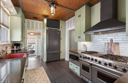 Upper Grand Lagoon House | Beachfront Bliss: Save 10% on Your Ocean View Escape!
