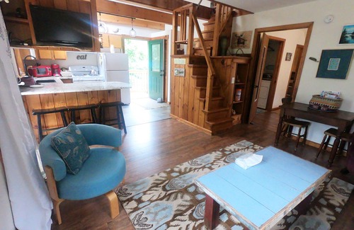 Mid-Coast and Islands Cottage | Oceanfront Escape: Unforgettable Views and Cozy Amenities
