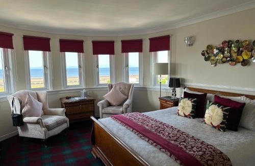 Ayr House | Family-Friendly Beaches with a 9.8 Guest Rating