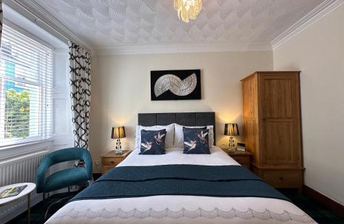 Ayr House | Family-Friendly Beaches with a 9.8 Guest Rating