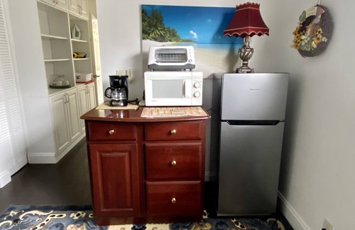 Tarpon Springs Apartment | Relaxing Beaches Sunset with Free Bicycles and Ocean View