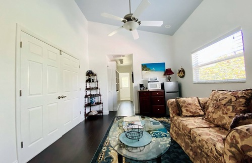Tarpon Springs Apartment | Relaxing Beaches Sunset with Free Bicycles and Ocean View