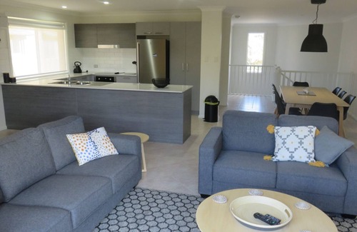 South West Rocks Apartment | Beachfront Retreat: 4 Bedrooms with Pool & Ocean Views