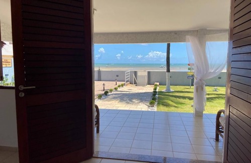 Sao Jose da Coroa Grande House | Beachfront House with Gourmet Kitchen & Scenic Ocean View