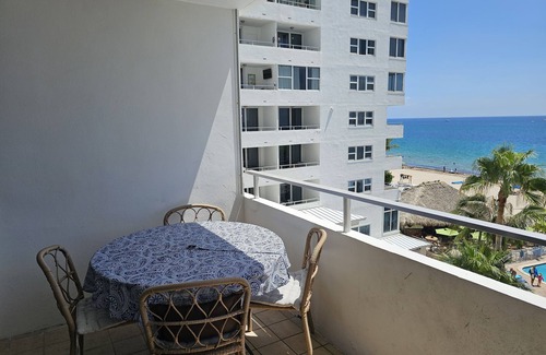 Galt Mile Condo | Oceanfront Studio with Pool & Spa Overlooking the Atlantic