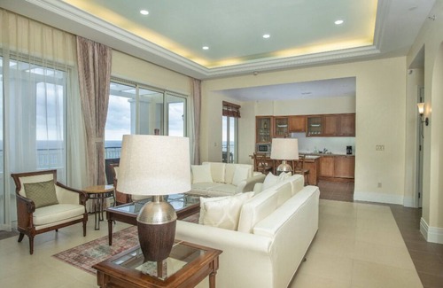 Montego Bay Condo | Oceanfront Penthouse with Resort Amenities & 10/10 Rating