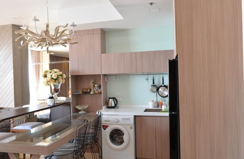 Na Kluea Apartment | Ocean View 1BR Condo with Pool & Wheelchair Access