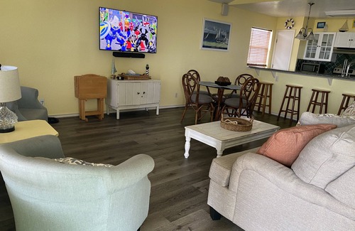 Surfside Beach House | Beachfront Getaway with Spa & Ocean View - Guest Rated 9.6