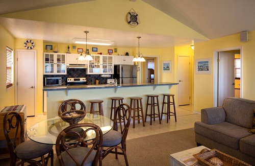 Surfside Beach House | Beachfront Getaway with Spa & Ocean View - Guest Rated 9.6
