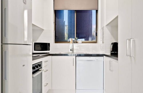 Alexandra Headland Apartment | Beachfront 2-Bedroom Apartment with Pool and Ocean Views