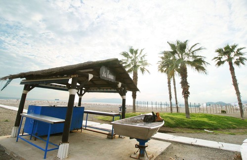 Las Acacias Apartment | Beachfront 2 bedr. +1 bathr. + terrace in the East of Malaga City (Pedregalejo)