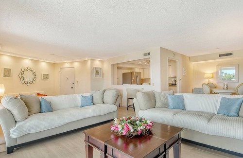 Saint Armands Key Condo | Oceanfront 2-Bedroom Retreat with Balcony at Lido Beach Towers