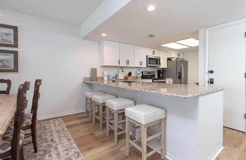 Orange Beach East Condo | Ocean View 2BR Condo at Wind Drift with Pool & Breakfast