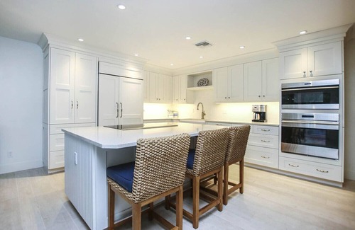 Captiva House | Beach Nest Retreat: 2 Bedroom Getaway with Pool & Spa