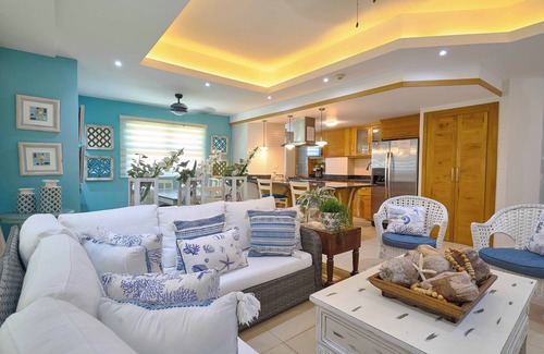 Villas Del Mar Apartment | Beachfront Marbella Apartment with Weekly Cleaning & Amazing Views