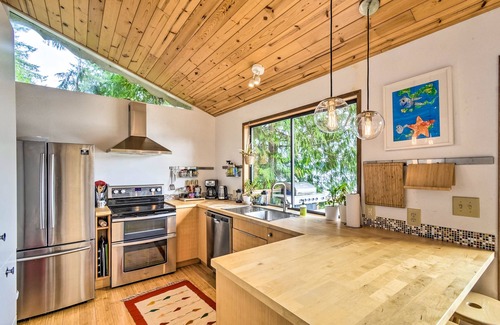 Lilliwaup House | Beachfront A-Frame with Ocean Views and Cozy Firepit