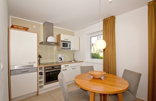 Lobbe Apartment | Beachfront Apartment with Pool and Sauna - Rex Rugia Retreat
