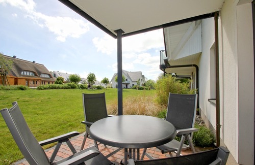 Lobbe Apartment | Beachfront Apartment with Pool and Sauna - Rex Rugia Retreat