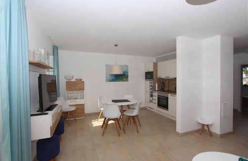 Lobbe Apartment | Oceanfront Apartment with Pool and Sauna - Rex Rugia 13-2
