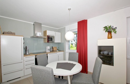 Lobbe Apartment | Beachfront Rex Rugia Apartment with Pool and Ocean Views