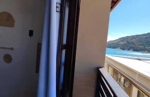 Prainha Apartment | Beachfront Apartment, Sea View, Garage, 2 Bedrooms, WI-FI, Cable TV, NETFLIX etc.