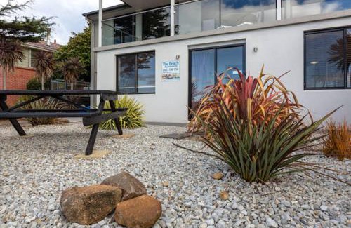 Blackmans Bay Apartment | Oceanfront Apartment at Blackmans Bay with Spa Amenities