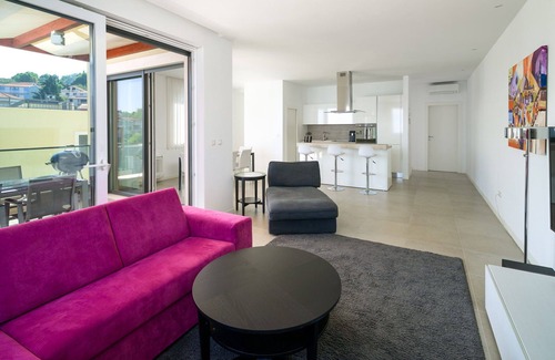 Slatine Apartment | Ocean View Apartment Lemonade IV - Rated 10/10 by Guests