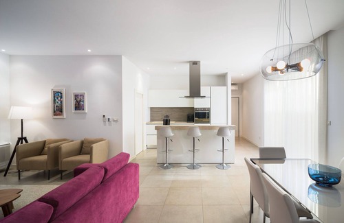 Slatine Apartment | Ocean View Apartment Lemonade with Pool & Family Amenities