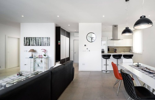 Slatine Apartment | Ocean View Beachfront Apartment Lemonade VIII - Rated 9.8