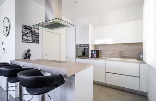 Slatine Apartment | Ocean View Beachfront Apartment Lemonade VIII - Rated 9.8