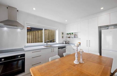 Bell Block Apartment | Experience WOW ON WANAKA BAY: Beachfront Bliss Awaits