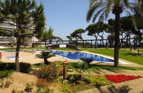 Blanes Apartment | Discover S'Abanell Central Park: Pet-Friendly Retreat with Pool