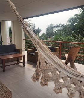 Kribi Apartment | Seaside Retreat: Beachfront Apartment for Family Enjoyment