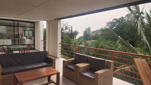 Kribi Apartment | Seaside Retreat: Beachfront Apartment for Family Enjoyment