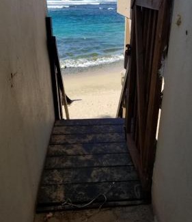 Bajura Apartment | Beachfront at Shacks 2 bdrms apt with deck