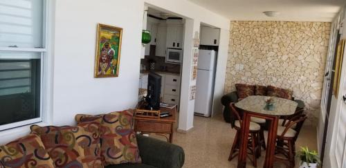 Bajura Apartment | Beachfront at Shacks 2 bdrms apt with deck