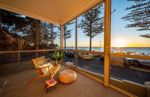 Henley Beach House | Experience Beachfront Bliss with Ocean Views and Spa Access