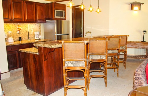 Palmetto Bay Villa | Beachfront Dive Resort with Private Pool & Ocean Views