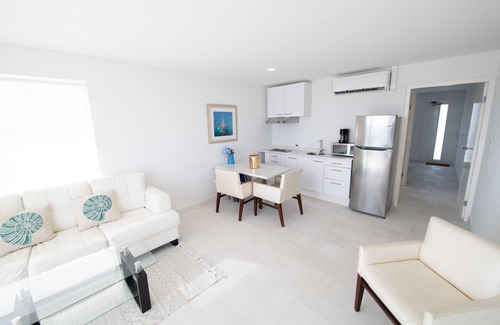 Pos Chiquito Apartment | Beachfront Bella Horizonte: Family-Friendly Getaway Awaits