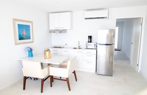 Pos Chiquito Apartment | Beachfront Bella Horizonte: Family-Friendly Getaway Awaits