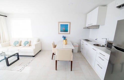 Pos Chiquito Apartment | Beachfront Bella Horizonte: Family-Friendly Getaway Awaits