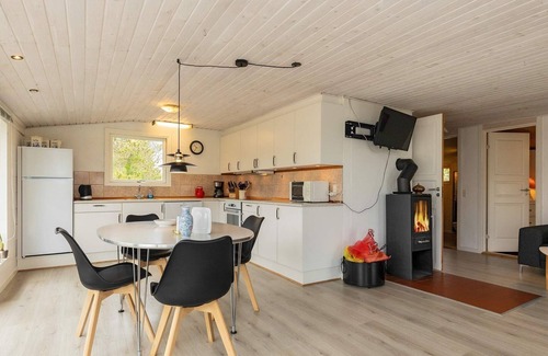 Aalbaek House | Idyllic 4-Person Holiday Home with Oceanfront Views