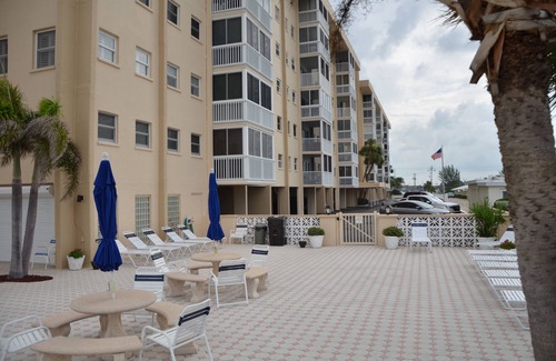 Venice Condo | Beachfront Bliss: Top-Rated Gulf Coast Getaway Awaits