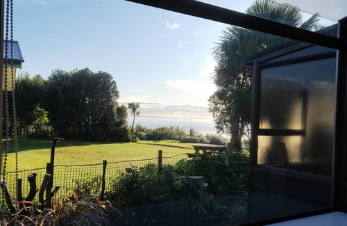 Parapara House | Seaside Sanctuary - Experience Beachfront Bliss Today