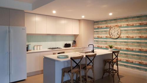 Huskisson Apartment | Oceanfront Escape at Beachfront Boogaloo - 4 Star Rated