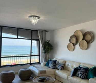 Bloubergstrand Apartment | BEACHFRONT Breeze