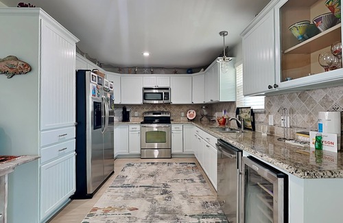 Bermuda Beach House | Discover the Beachfront Bungalow: Pet-Friendly Getaway!