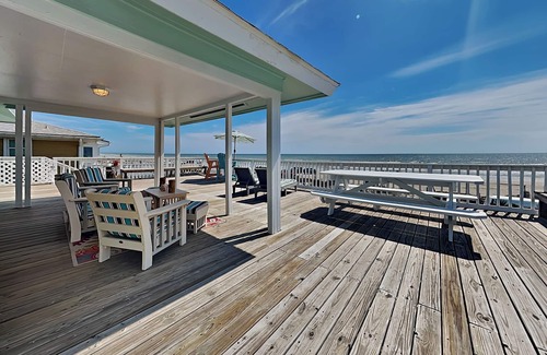 Bermuda Beach Cottage | Relax at Bermuda Sunrise with Oceanfront Views & Kitchen